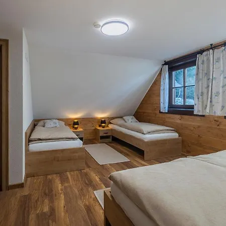 Drevenica Lesanka Nyaraló Deménvölgy